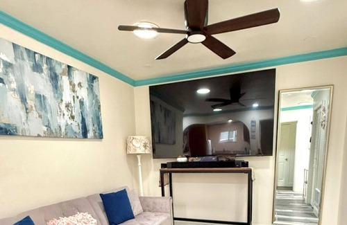 Eastside Santa Cruz House | Beautiful retreat- 5 min walk from the Beach!