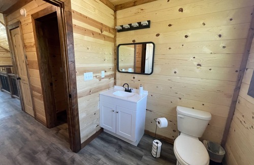 Golden Cabin | Beautiful River front cabin! 3bed,3bath!
