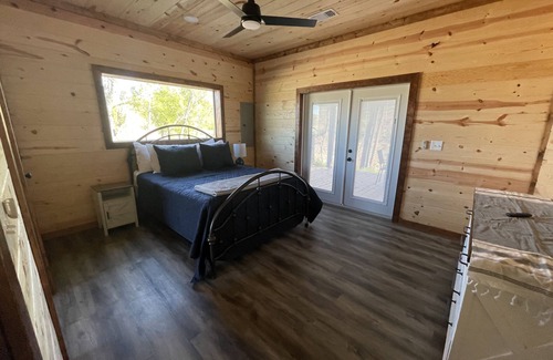 Golden Cabin | Beautiful River front cabin! 3bed,3bath!