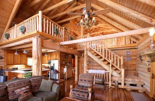 Stonehouse House | Beautiful River-Front Log Cabin Near Williamsburg