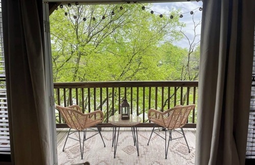 Madison House | Beautiful River Retreat Sanctuary in Nashville