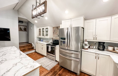 Farwell House | Beautiful Riverfront Home