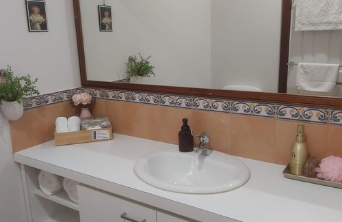 Balingup Bed & Breakfast | Beautiful room, a comfy king bed, includes a delicious continental breakfast.