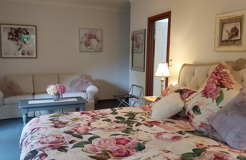 Balingup Bed & Breakfast | Beautiful room, a comfy king bed, includes a delicious continental breakfast.