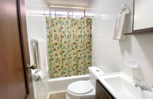 Kennedy Apartment | Beautiful Room in Ciudadela Las Garzas, next to San Marino, Guayaquil