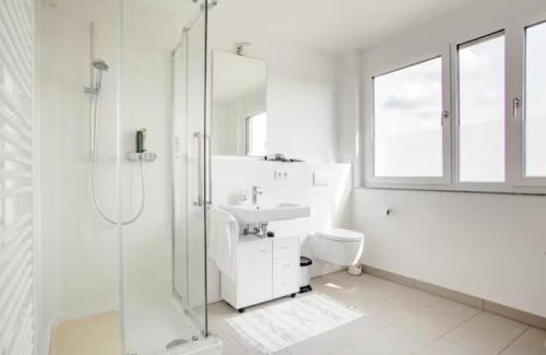 Kirchrode Apartment | Beautiful room with balcony direction to Messe