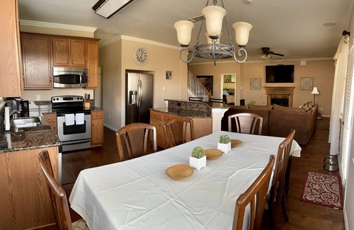 Royse City House | Beautiful*Royse City large Home Sleeps 15-18