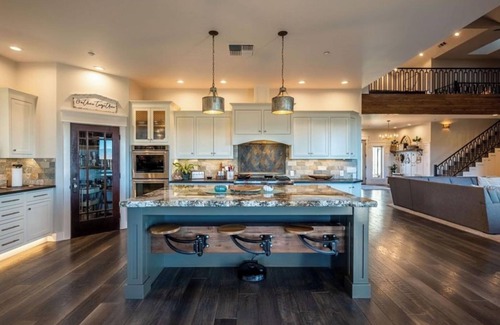 Yreka House | Beautiful rural home with spectacular views of Mt. Shasta 5 minutes from freeway