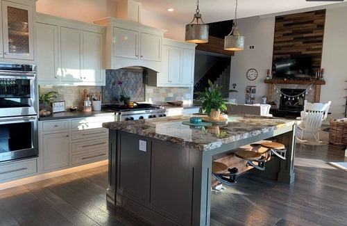 Yreka House | Beautiful rural home with spectacular views of Mt. Shasta 5 minutes from freeway