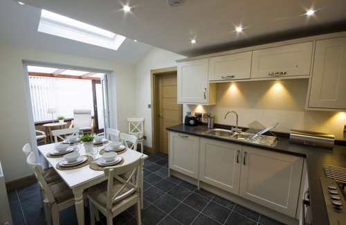 Dollar House | Beautiful sandstone cottage in picturesque village setting