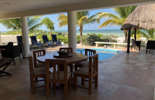 Ixil House | Beautiful seaside beach house
