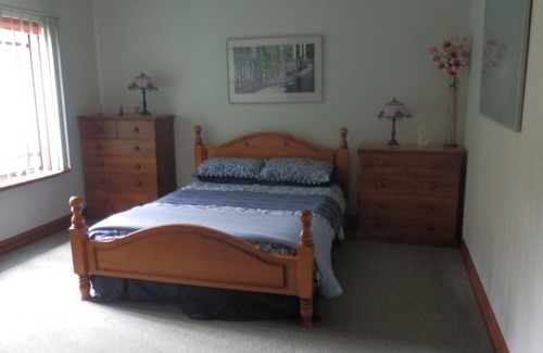 Spring Gully Bed & Breakfast | Beautiful setting, on 100 acres. Sleeps 10 people. Beautiful views.