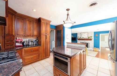 Brick House | Beautiful Shore Retreat with Pool