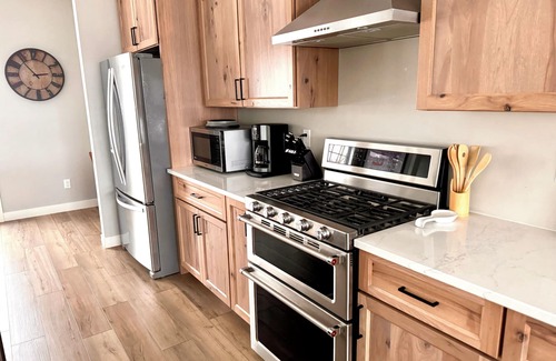 Riverside House | BEAUTIFUL SKI HOUSE Views Spacious Sauna Dogs 20% Off Bike Rental+MTB Pass