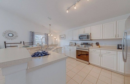 Highgate Park House | Beautiful south facing pool house, close to disney
