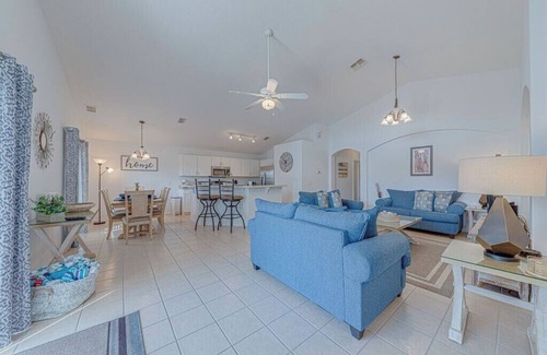 Highgate Park House | Beautiful south facing pool house, close to disney