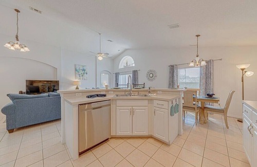 Highgate Park House | Beautiful south facing pool house, close to disney
