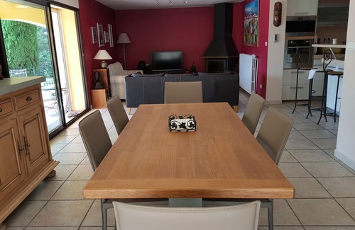 Peypin Villa | Beautiful south facing villa with large pool