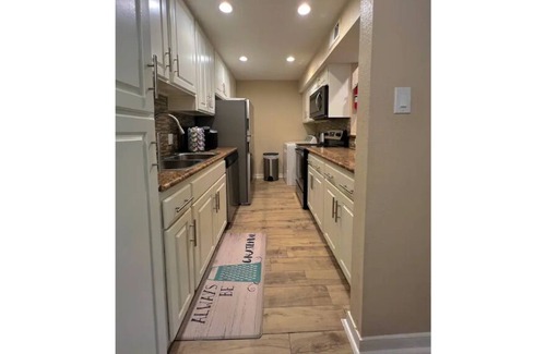Brookhollow Apartment | Beautiful/Spacious 2 Bedroom Houston near Galleria