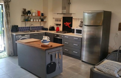Cast Cottage | Beautiful, spacious, 2 bed renovated breton cider press, 10km from the coast!