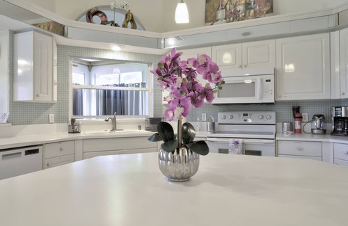 West Melbourne House | BEAUTIFUL & SPACIOUS 3 BEDROOMS HOME WITH LAKE VIEW