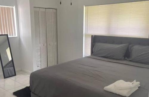 Lake Worth Corridor House | Beautiful spacious 4Bd 2Ba w/ large pool/backyard