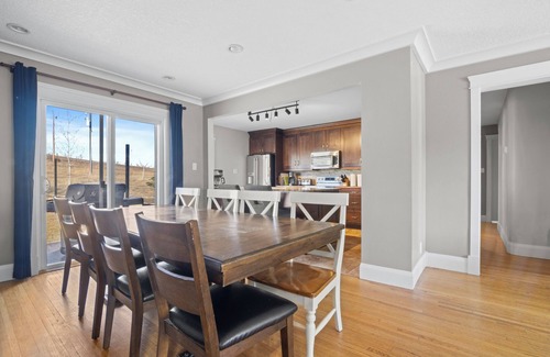 Calgary House | Beautiful Spacious 6 Bedroom Acreage