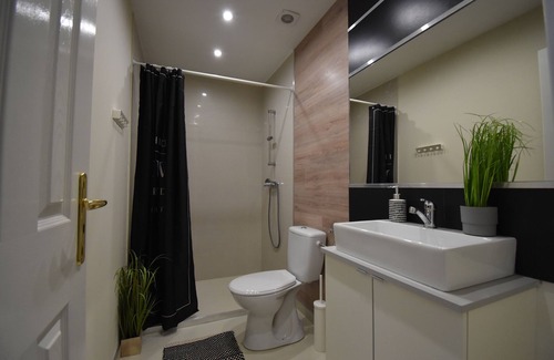 Nepszinhaz negyed Condo | Beautiful Spacious Central