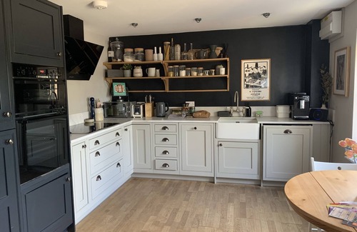 Kencot House | Beautiful, Spacious Cotswold Stone Home Away From Home