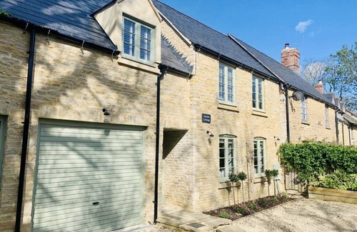 Kencot House | Beautiful, Spacious Cotswold Stone Home Away From Home