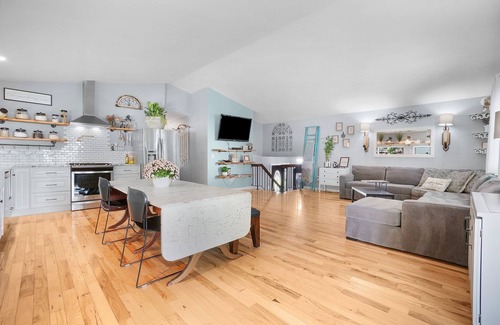 St. Peters House | Beautiful+Spacious+FencedYard🐕Grill+Patio+Walk2Park+27MileBikeTrail🚴♀️