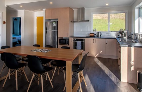 Pohara House | Beautiful spacious home overlooking the ocean