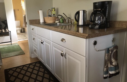 Santa Barbara Apartment | Beautiful, spacious, sunny courtyard studio with fountain in Foothill Estate.