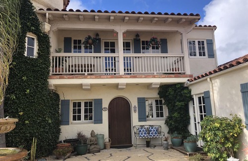 Santa Barbara Apartment | Beautiful, spacious, sunny courtyard studio with fountain in Foothill Estate.