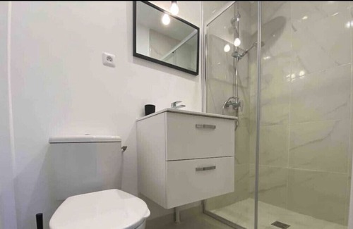 Chaumontel Apartment | Beautiful "Street Art" Apartment near Parc Asterix, Chantilly, CDG Airport