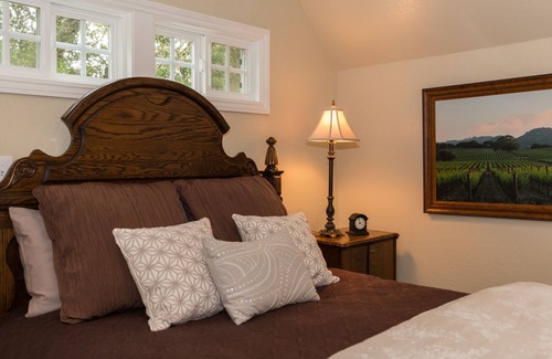 Healdsburg House | Beautiful Studio Getaway in the Heart of Wine Country