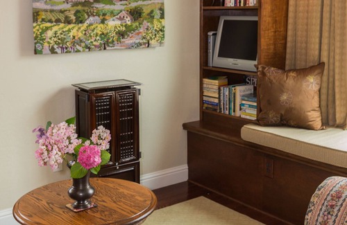 Healdsburg House | Beautiful Studio Getaway in the Heart of Wine Country