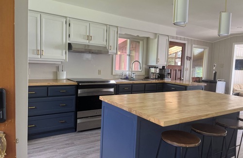 Fenelon Falls Cottage | Beautiful Sturgeon Lake Retreat