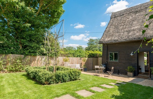 Stowmarket Cottage | Beautiful – Stylish – Rural – Elegant: Deepwell Granary is a romantic getaway.