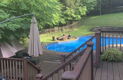 Cedar Grove Apartment | Beautiful Sunny 2 bed Studio with Garden and Pool access, near Montclair NJ.
