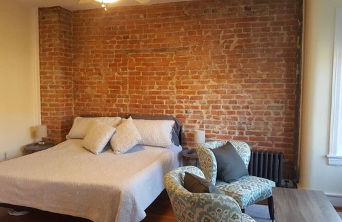 Adams Morgan Bed & Breakfast | Beautiful, Sunny Studio in Vibrant Adams Morgan