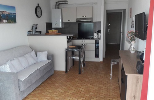 La Jetee Apartment | Beautiful T2 facing sea, port and beach in Canet furnished to nine apartment redone total