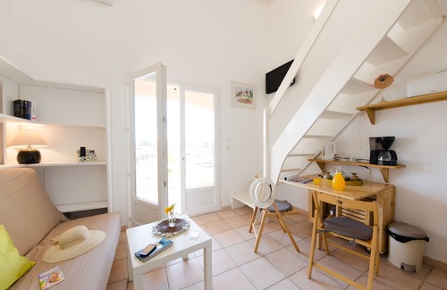 Les Bormettes Apartment | Beautiful T2 Mezzanine 6 p. 250m from the BEACH with HEATED POOL & TENNIS (204)