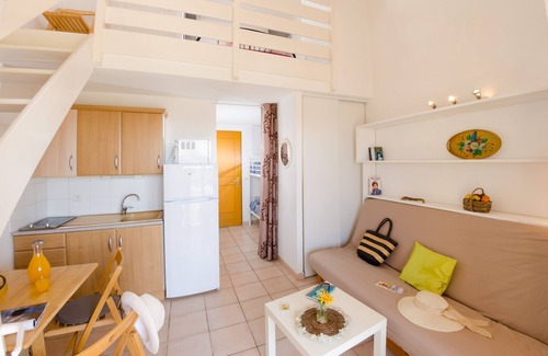 Les Bormettes Apartment | Beautiful T2 Mezzanine 6 p. 250m from the BEACH with HEATED POOL & TENNIS (204)