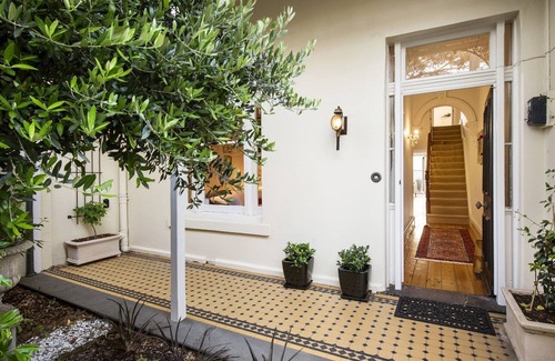 Albert Park House | Beautiful Terrace House in Fabulous Albert Park