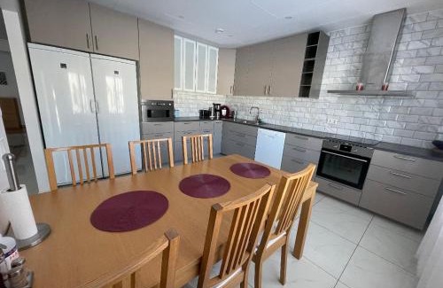 Sandviken Villa | Beautiful terraced house with private parking