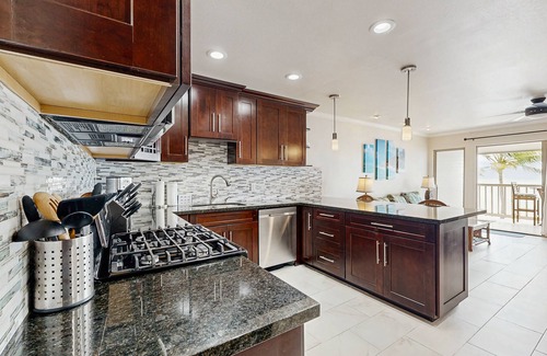 Ualapue Condo | Beautiful, Third-Floor, Oceanfront Condo w/Water Views, Shared Pool, Free WiFi