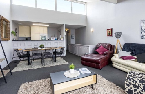 Sandstone Point House | Beautiful Townhouse with Water Views