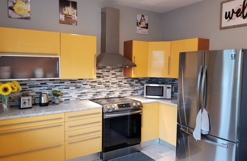 Bahamia West House | Beautiful Townhome on canal with dock slip, 2 min drive to the beach