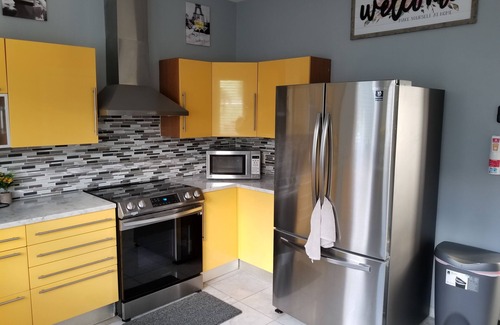 Bahamia West House | Beautiful Townhome on canal with dock slip, 2 min drive to the beach